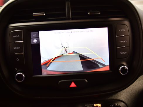 Used 2025 Kia Soul LX w/ LX Technology Package image 24