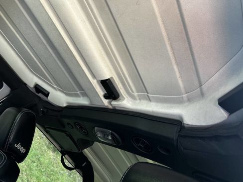 Used 2016 Jeep Wrangler Sport image 14