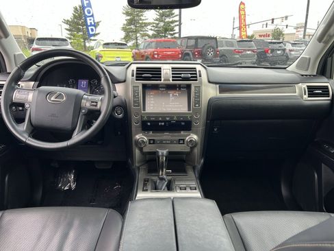 Used 2018 Lexus GX 460 w/ Preferred Accessory Package AWD/4WD image 28