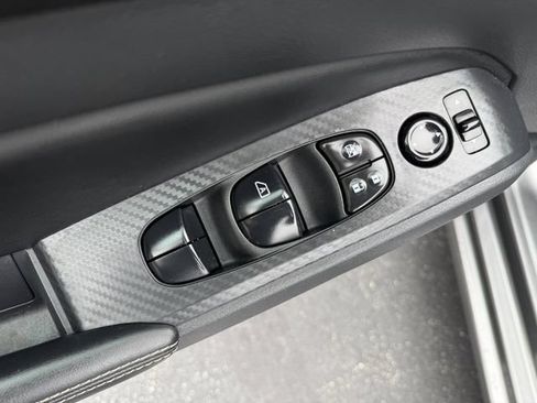 Used 2025 Nissan Altima 2.5 SV FWD image 12