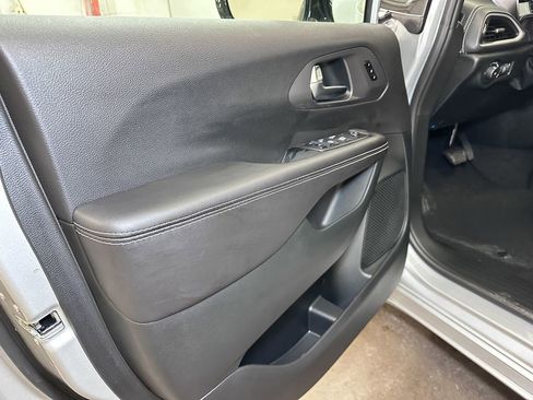 New 2026 Chrysler Pacifica Select image 20