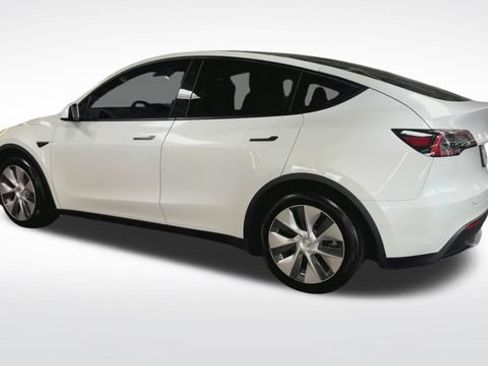 Used 2021 Tesla Model Y Long Range AWD/4WD image 7