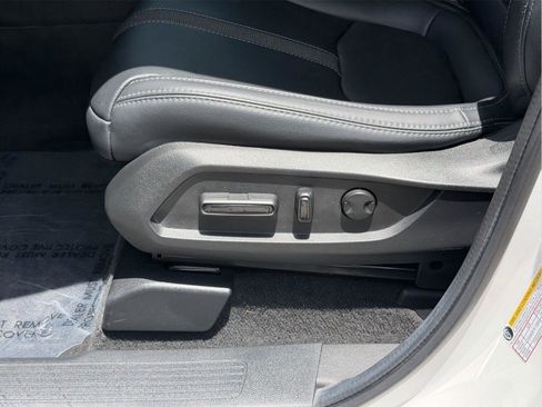 Used 2025 Honda Pilot EX-L image 14