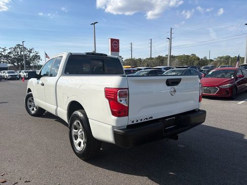Used 2022 Nissan Titan S image 5