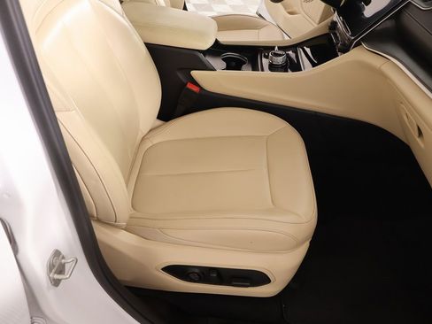 Used 2024 Jeep Grand Cherokee L Limited image 15