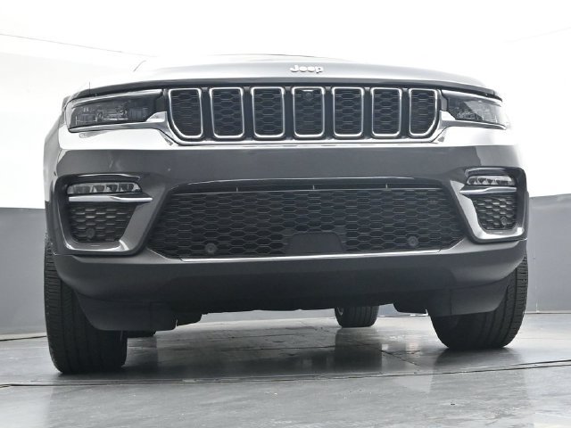 Used 2025 Jeep Grand Cherokee Limited w/ Luxury Tech Group II AWD/4WD image 39