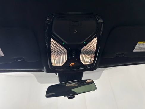 Used 2022 BMW X7 xDrive40i w/ M Sport Package AWD/4WD image 24
