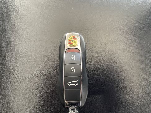 Used 2025 Porsche Macan image 25