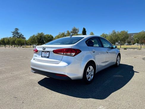 Used 2018 Kia Forte LX FWD image 6