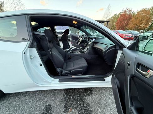 Used 2013 Hyundai Genesis 2.0T image 11