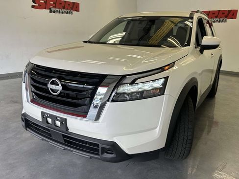 Used 2024 Nissan Pathfinder SV FWD image 7