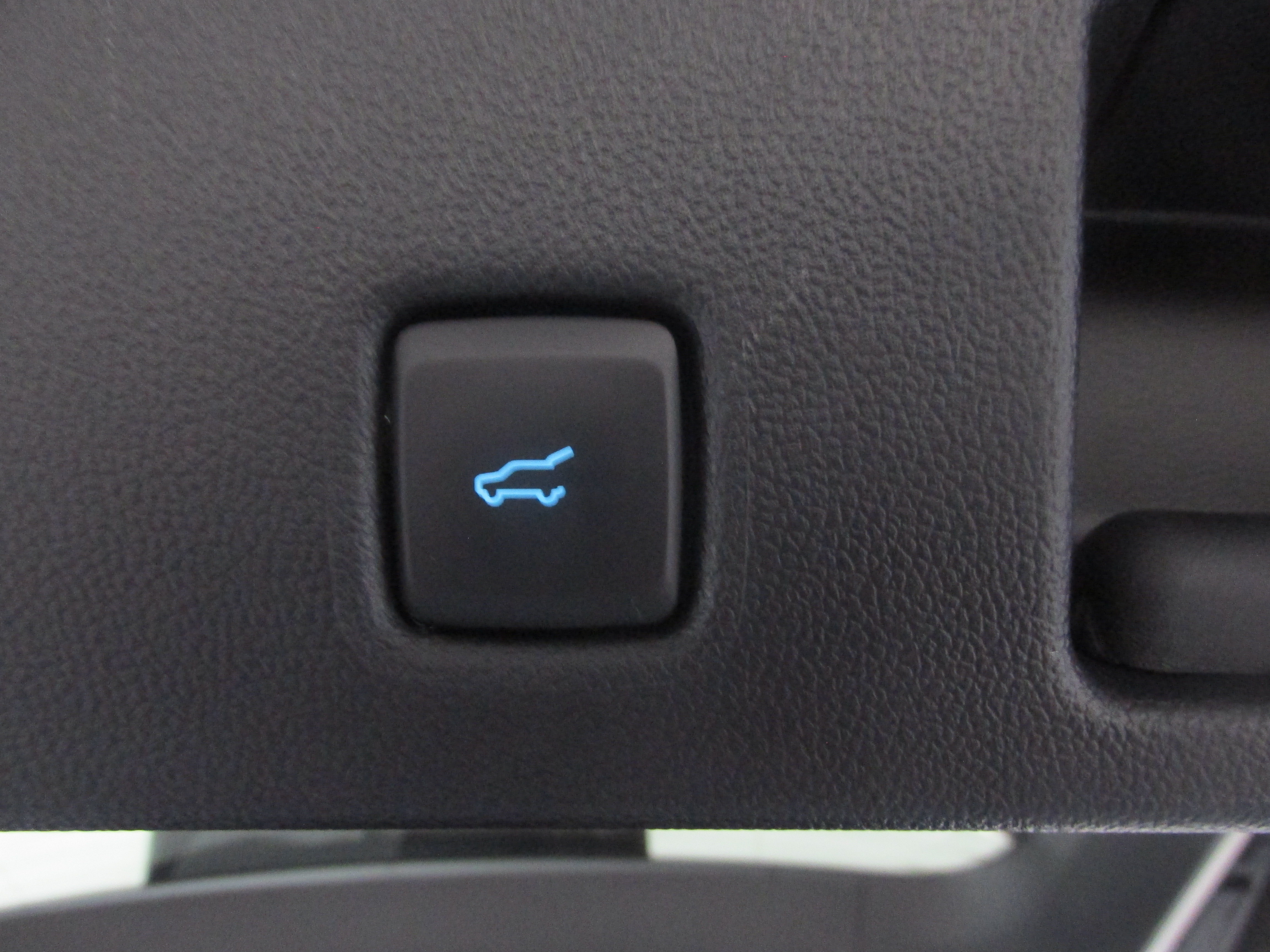 Used 2022 Ford Escape SEL w/ SEL Stealth AWD Package image 26