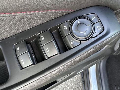 Used 2023 Chevrolet Traverse RS AWD/4WD image 9