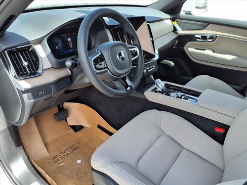 New 2026 Volvo XC90 B5 Plus image 12