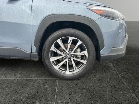 Used 2024 Toyota Corolla Cross XLE w/ Convenience Package image 9
