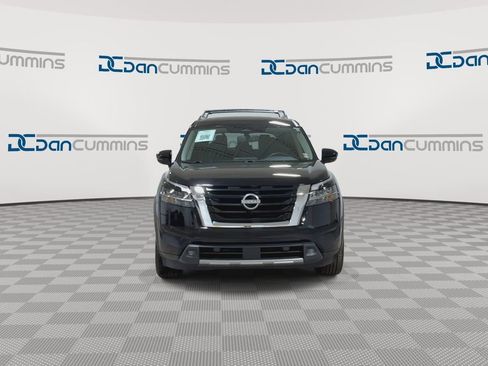 Used 2022 Nissan Pathfinder SL image 3