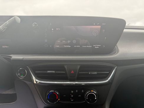 Used 2025 Buick Encore GX Preferred AWD/4WD image 23