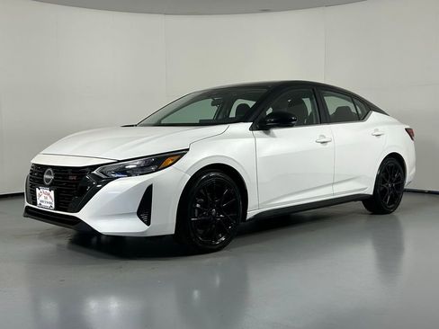 Used 2025 Nissan Sentra SR w/ Midnight Edition FWD image 3