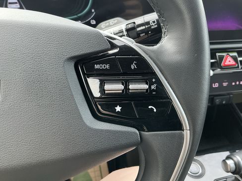Certified 2023 Kia Niro EX FWD image 17