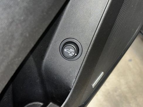 Used 2022 Chevrolet Equinox RS w/ RS Leather Package image 7