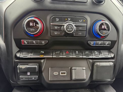 Used 2020 Chevrolet Silverado 2500 LTZ w/ LTZ Plus Package image 11