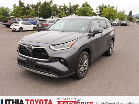 Used 2021 Toyota Highlander Platinum AWD/4WD image 1