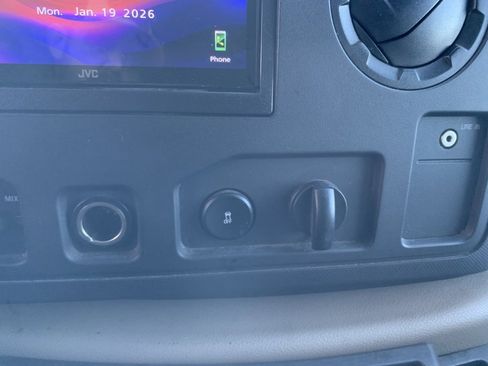 Used 2009 Ford E-350 and Econoline 350 Extended Wagon Super Duty image 23