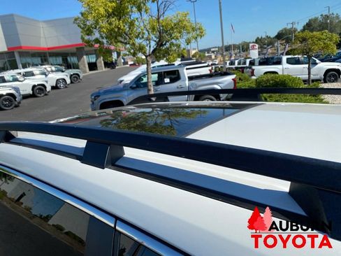 Used 2025 Subaru Ascent Limited AWD/4WD image 9