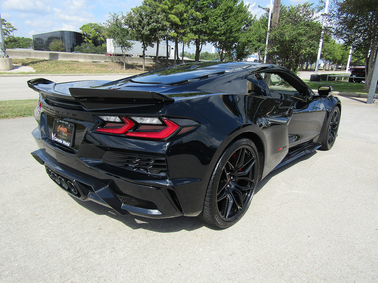 Used 2024 Chevrolet Corvette Z06 RWD image 5