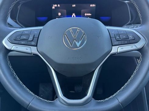 Certified 2022 Volkswagen Taos SE image 37