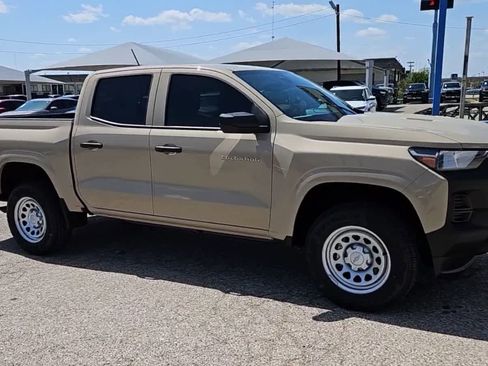 Used 2024 Chevrolet Colorado W/T w/ WT Convenience Package II RWD image 9