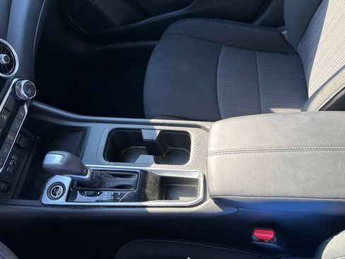 Used 2025 Nissan Sentra SV FWD image 34