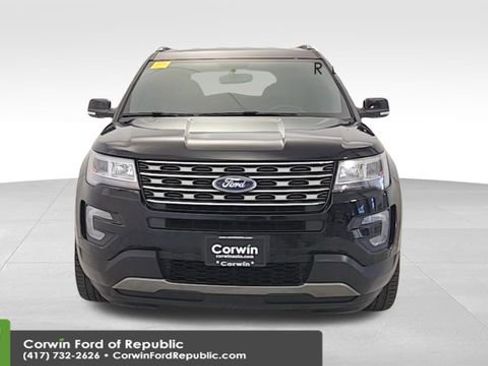 Used 2017 Ford Explorer XLT w/ Equipment Group 202A image 2