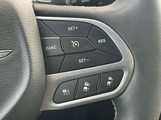 Used 2025 Chrysler Pacifica Select FWD image 22