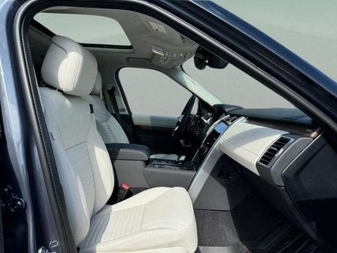 Used 2025 Land Rover Discovery Dynamic SE AWD/4WD image 19