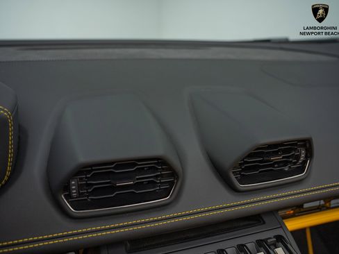 Used 2023 Lamborghini Huracan EVO image 30