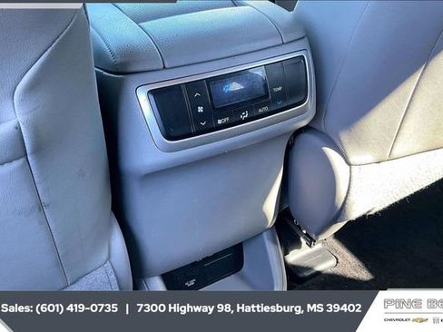 Used 2018 Toyota Highlander XLE image 24