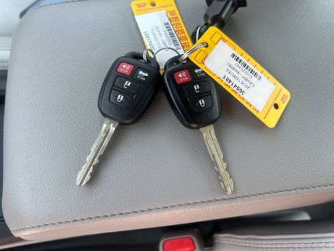 Used 2016 Toyota Camry XLE FWD image 22
