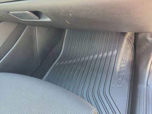 Used 2023 Kia Forte LXS w/ LXS Technology Package FWD image 17