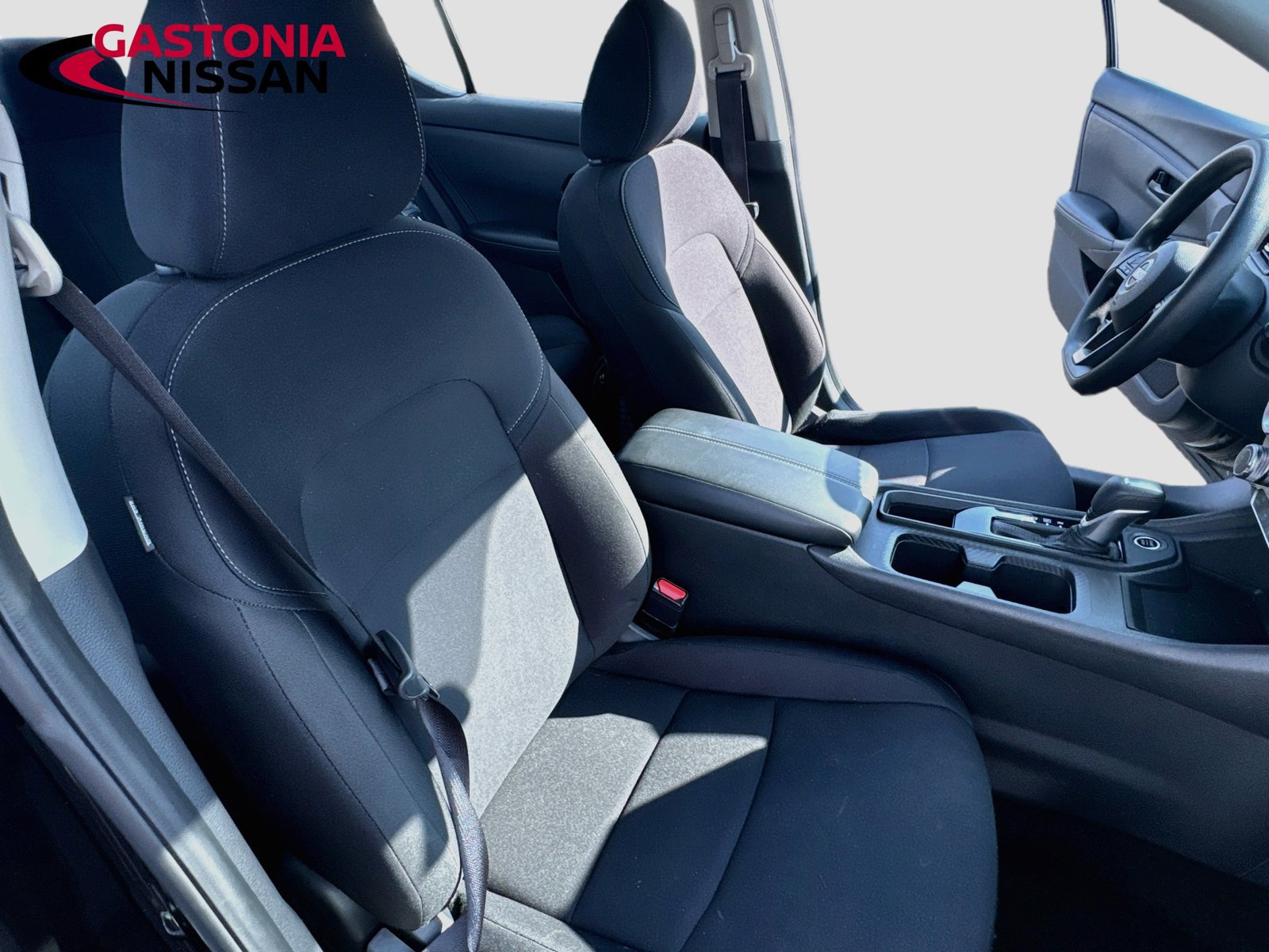 Used 2025 Nissan Sentra S FWD image 32