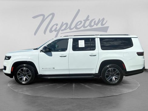 Used 2024 Jeep Wagoneer L Series II w/ Flexible Seating Group AWD/4WD image 4