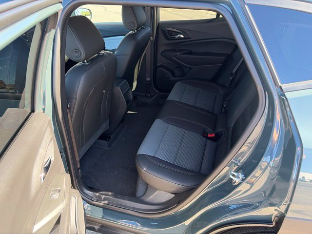 Used 2026 Chevrolet Trax LT w/ LT Convenience Package FWD image 11