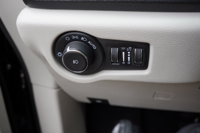 Certified 2024 Chrysler Pacifica Limited FWD image 28
