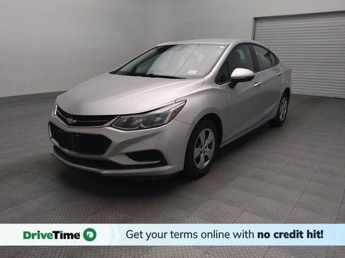 Used 2018 Chevrolet Cruze LS FWD image 1
