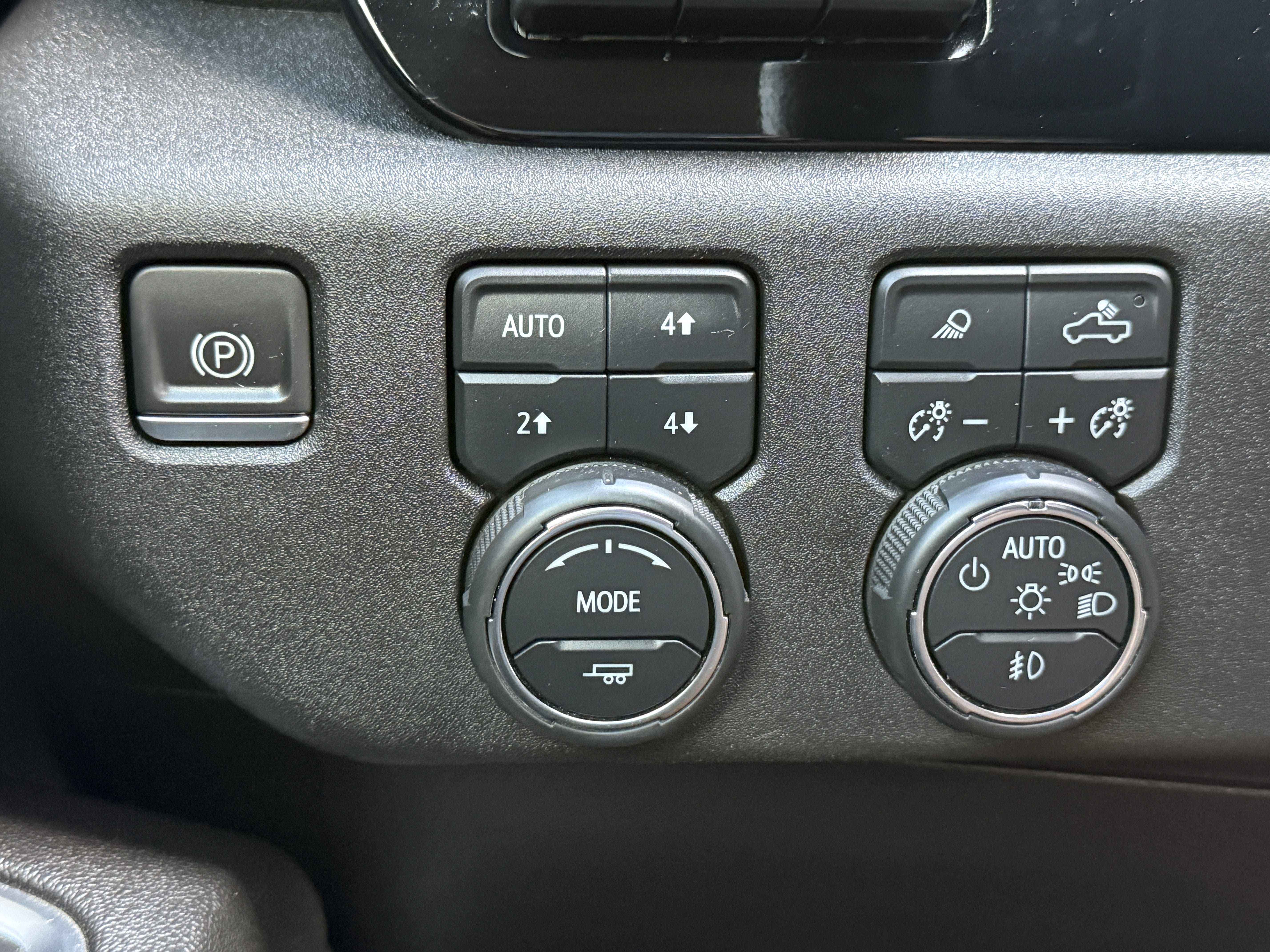 Used 2024 Chevrolet Silverado 3500 High Country w/ Technology Package AWD/4WD image 22