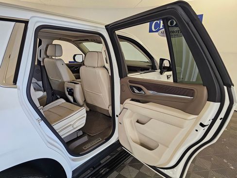Used 2021 GMC Yukon Denali w/ Denali Premium Package AWD/4WD image 23