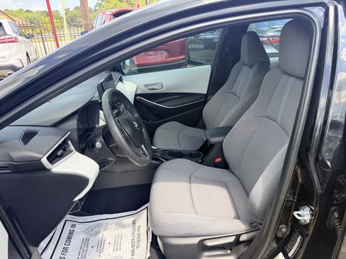 Used 2025 Toyota Corolla SE FWD image 13