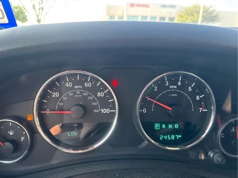 Used 2017 Jeep Wrangler Unlimited Sahara w/ Connectivity Group image 8