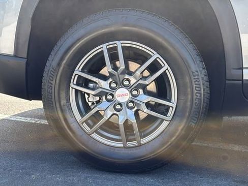 Used 2025 GMC Acadia Elevation FWD image 9