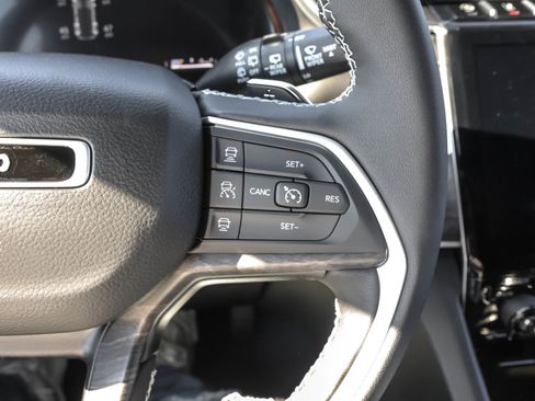 New 2025 Jeep Grand Cherokee Limited w/ Luxury Tech Group II image 26